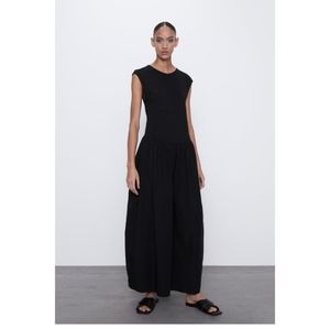 Contrasting voluminous dress